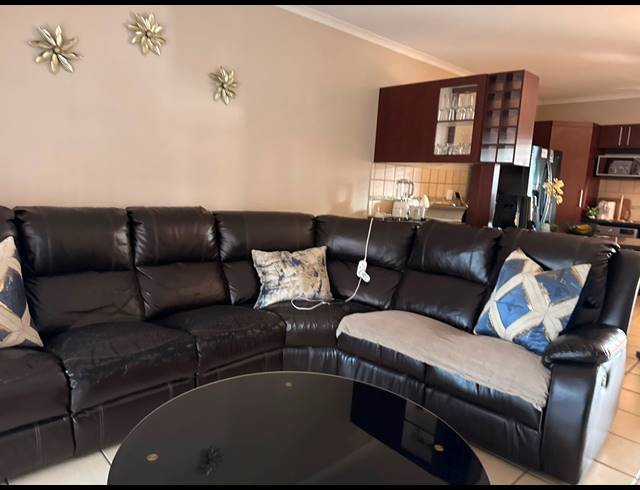 3 BEDROOM APARTMENT FOR SALE IN WATERVAL EAST